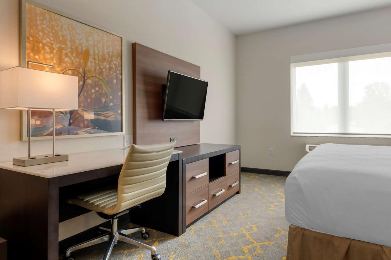 Best Western Plus Isanti Exterior foto